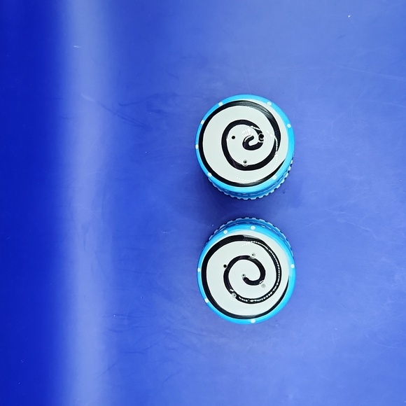 Our Name is Mud Salt and Pepper Shakers - Design by Lorrie Veasey - Picture 3 of 4